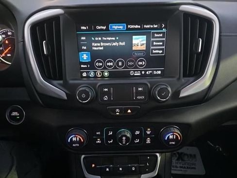 Used 2022 GMC Terrain SLT w/ Tech Package AWD/4WD image 23