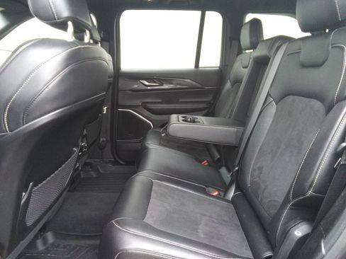 Used 2022 Jeep Grand Cherokee Altitude image 10