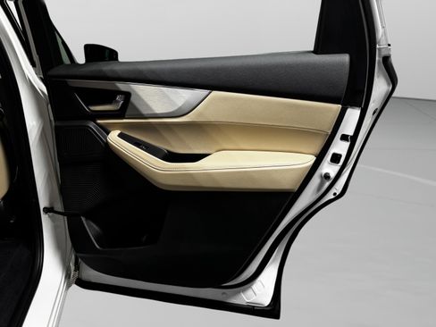 Certified 2025 Acura MDX SH-AWD image 39