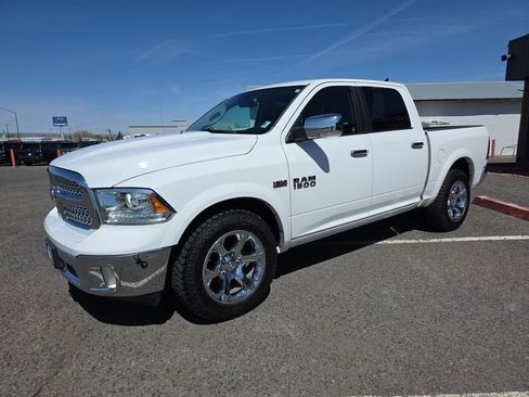 Used 2017 RAM 1500 Laramie AWD/4WD image 3