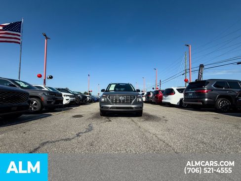 Certified 2024 Hyundai Venue Limited FWD image 8