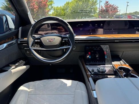 Used 2026 Cadillac Escalade Platinum Sport w/ LPO, ONYX Package AWD/4WD image 19