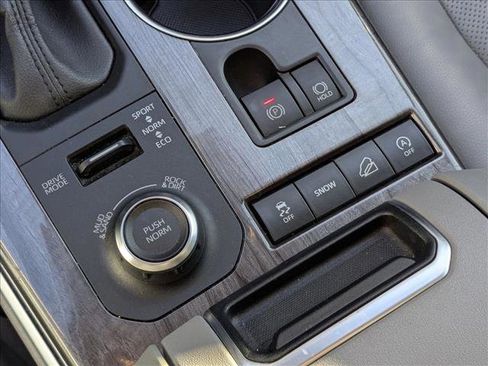 Used 2021 Toyota Highlander Limited image 13