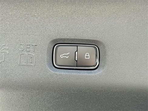 Used 2025 Ford Expedition Active image 13