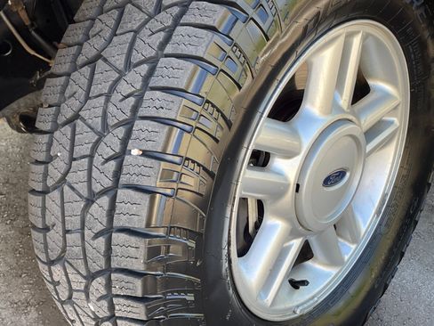 Used 2003 Ford Expedition XLT AWD/4WD image 9