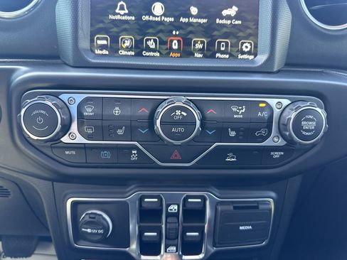 Used 2022 Jeep Wrangler Unlimited Rubicon 4xe w/ Cold Weather Group AWD/4WD image 34
