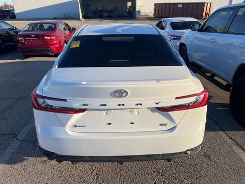 Used 2025 Toyota Camry SE image 5