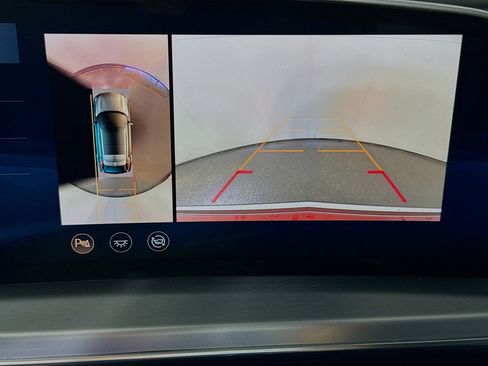 Used 2024 Cadillac Lyriq Luxury w/ LPO, Floor Liner Package image 19