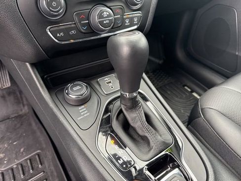 Used 2023 Jeep Cherokee Altitude Lux image 31