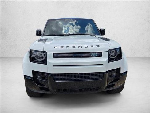 Used 2025 Land Rover Defender 110 X-Dynamic SE AWD/4WD image 2