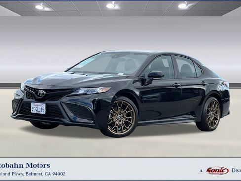 Used 2023 Toyota Camry SE image 1