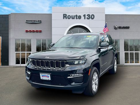 Used 2023 Jeep Grand Cherokee Limited w/ Luxury Tech Group II AWD/4WD image 2