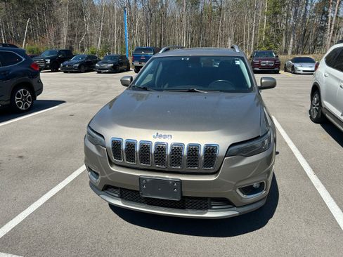 Used 2019 Jeep Cherokee Limited image 8