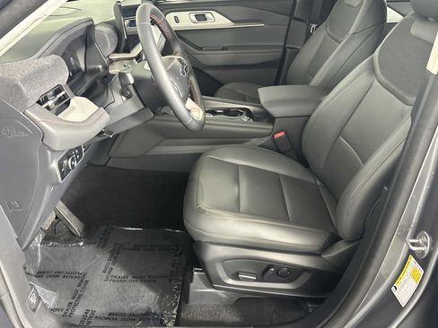 Used 2025 Ford Explorer Active w/ Active Comfort Package AWD/4WD image 8