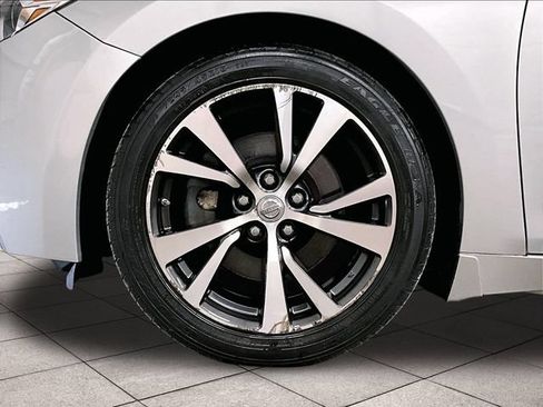 Used 2017 Nissan Maxima 3.5 SL FWD image 9