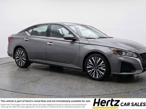 Used 2025 Nissan Altima 2.5 SV FWD image 1