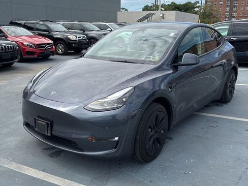 Used 2023 Tesla Model Y 2WD image 1