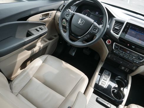 Used 2017 Honda Pilot Touring image 9
