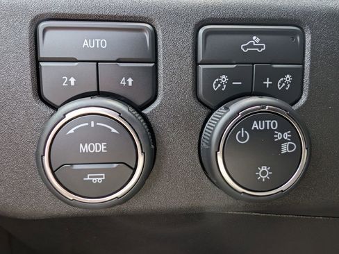 Used 2023 Chevrolet Silverado 1500 LT AWD/4WD image 19