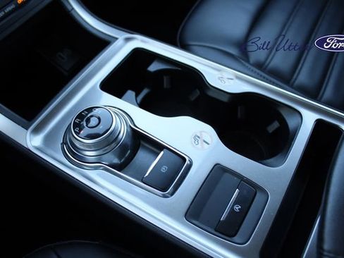 Used 2024 Ford Edge SEL image 17