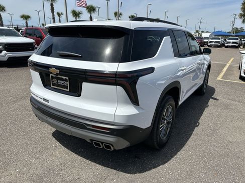 Used 2025 Chevrolet Traverse LT AWD/4WD image 16