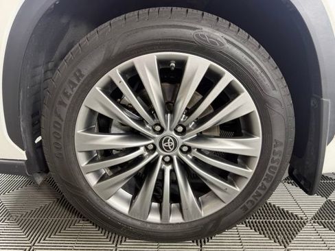 Used 2021 Toyota Highlander Platinum AWD/4WD image 12