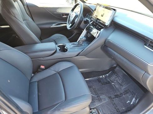 Used 2024 Toyota Venza XLE image 11