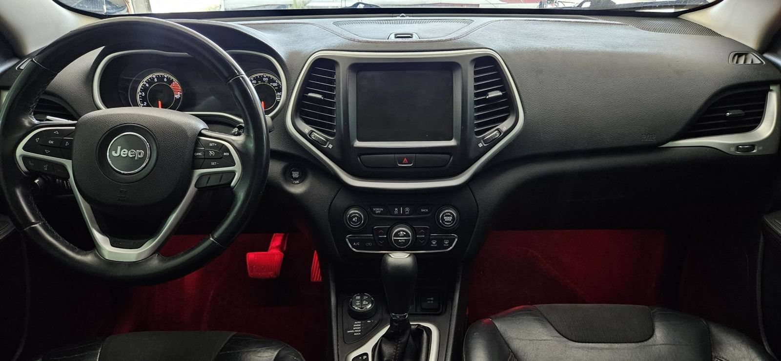 Used 2017 Jeep Cherokee Trailhawk w/ Comfort/Convenience Group AWD/4WD image 9
