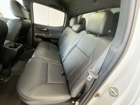 Certified 2019 Toyota Tacoma TRD Off-Road w/ TRD Premium Off Road Package AWD/4WD image 23