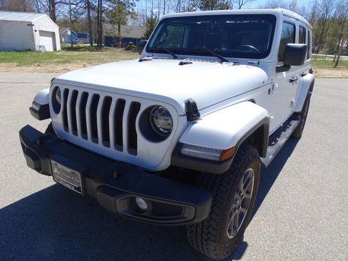 Used 2021 Jeep Wrangler Unlimited Sahara AWD/4WD image 7