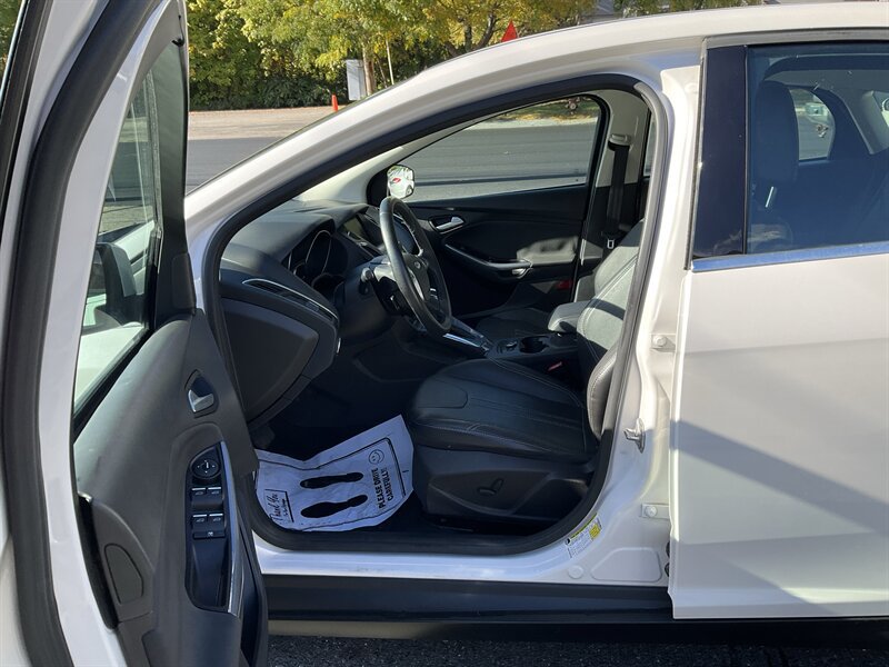 Used 2013 Ford Focus Titanium FWD image 17