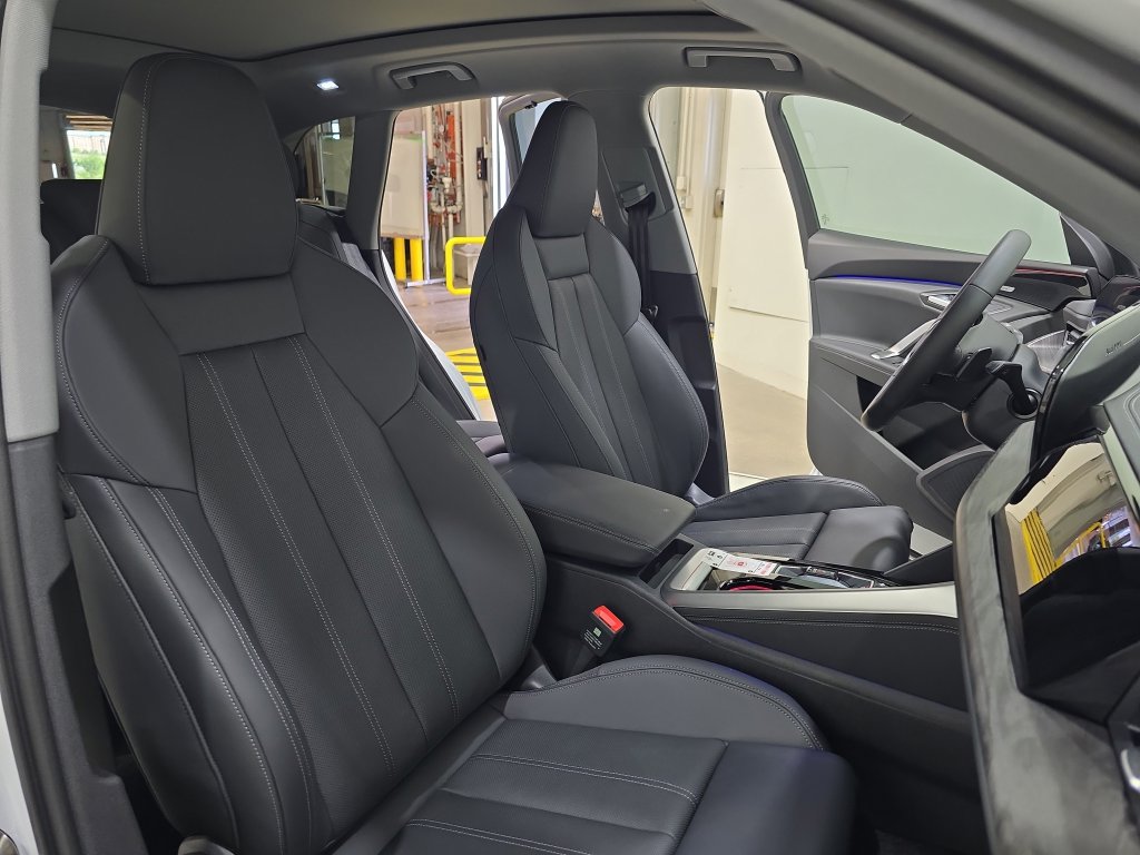 Used 2025 Audi Q5 Premium Plus w/ Premium Plus AWD/4WD image 10