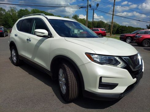 Used 2018 Nissan Rogue SV AWD/4WD image 3