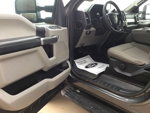 Used 2020 Ford F350 XLT image 9