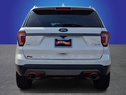Used 2017 Ford Explorer XLT w/ Equipment Group 202A image 5
