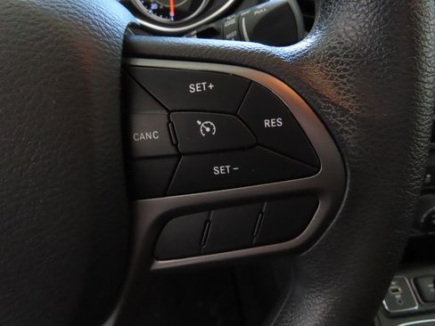 Used 2021 Jeep Cherokee Latitude image 16