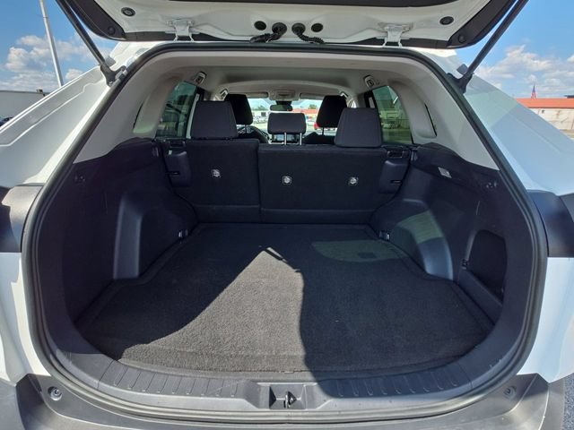 Used 2019 Toyota RAV4 LE FWD image 21