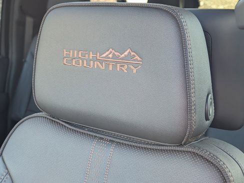 New 2026 Chevrolet Suburban High Country image 28