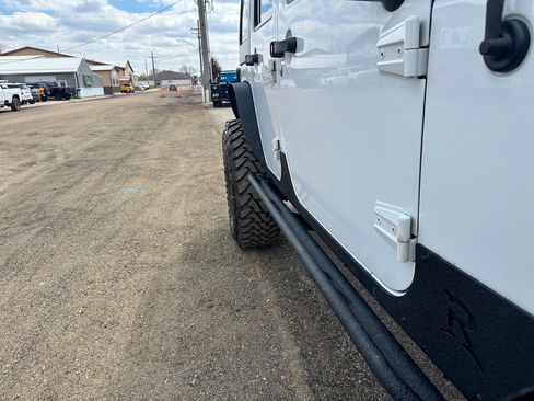 Used 2012 Jeep Wrangler Unlimited Rubicon w/ Connectivity Group AWD/4WD image 26