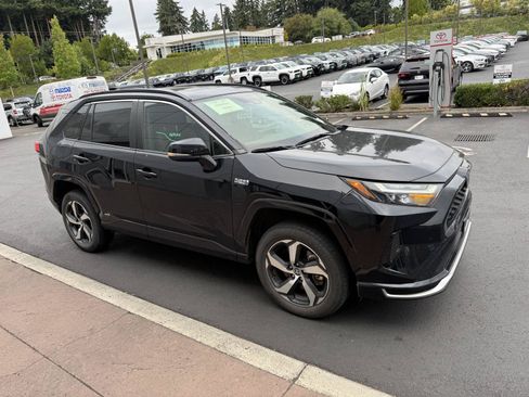 Used 2023 Toyota RAV4 SE w/ Weather & Moonroof Package AWD/4WD image 6