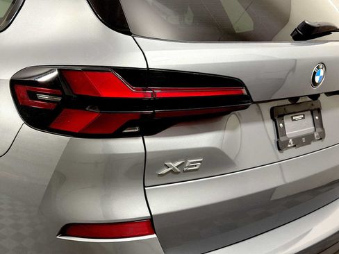 Used 2024 BMW X5 xDrive40i w/ M Sport Package AWD/4WD image 27