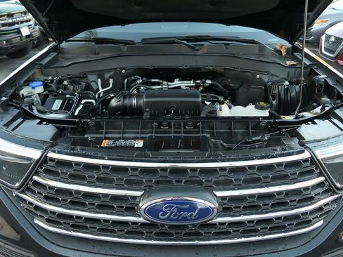 Used 2022 Ford Explorer XLT image 29