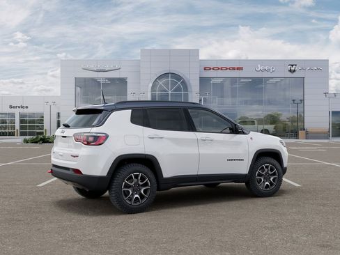 New 2026 Jeep Compass Trailhawk w/ Sun, Sound & Navigation Group AWD/4WD image 4