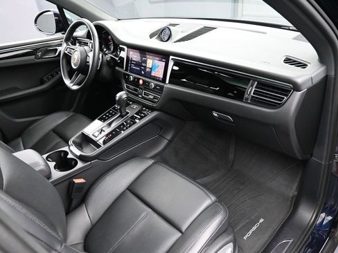 Certified 2023 Porsche Macan Turbo image 31