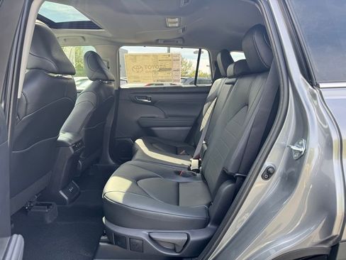 New 2026 Toyota Highlander XLE AWD/4WD image 13