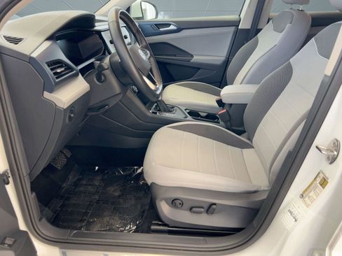 Used 2024 Volkswagen Taos SE image 5