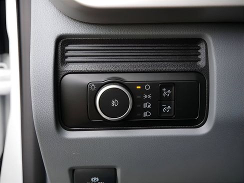 Used 2024 Ford F550 4x4 SuperCab Super Duty image 17