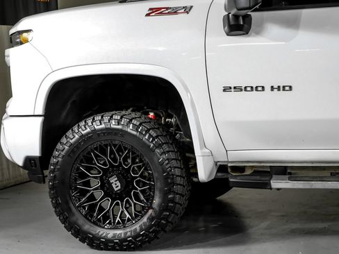 Used 2025 Chevrolet Silverado 2500 LT AWD/4WD image 13