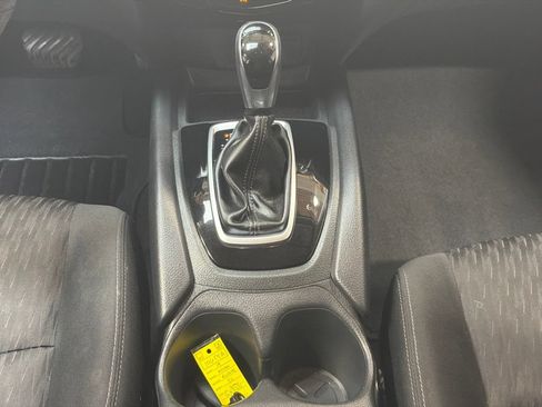 Used 2019 Nissan Rogue SV AWD/4WD image 16