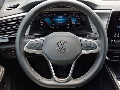 Used 2024 Volkswagen Atlas Cross Sport SE w/ Panoramic Sunroof Package FWD image 21